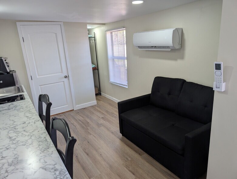 Building Photo - 243 Cobb St