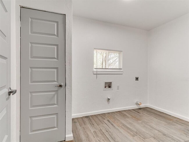 Building Photo - 816 S Santa Fe Dr