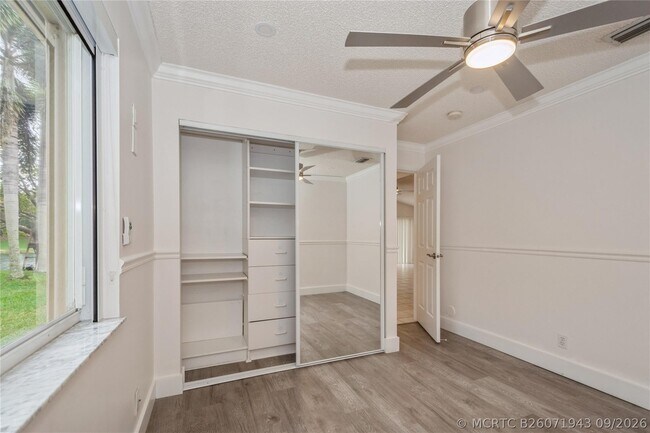Building Photo - 4367 Dogwood Cir