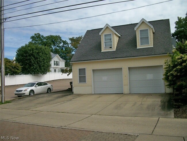 Building Photo - 505 5th St