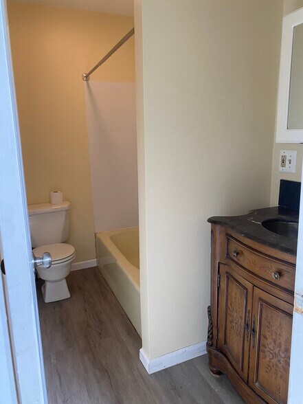 Building Photo - 105 Manning Blvd