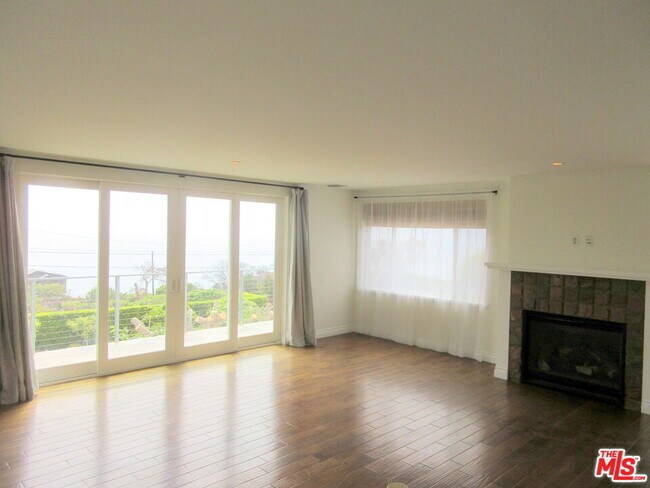 Building Photo - 7012 Birdview Ave