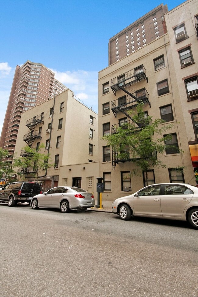 Building Photo - 240 E 24th St