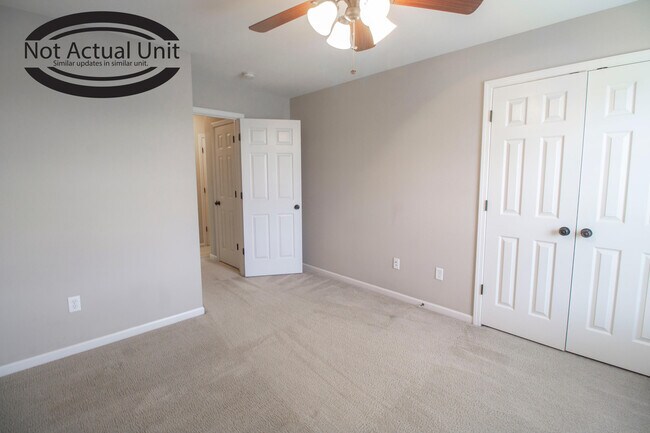 Building Photo - 5000 Derby Ridge Dr