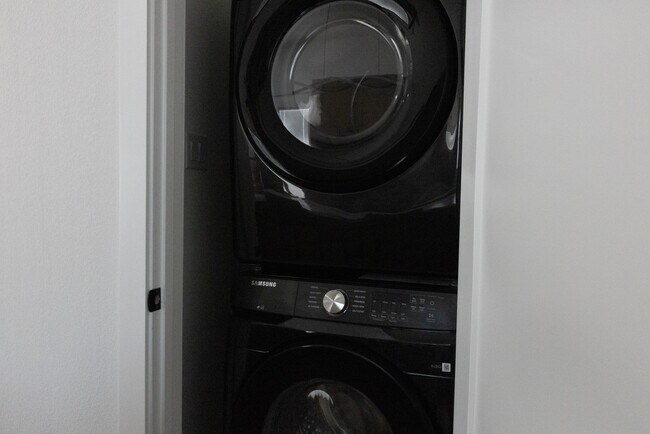 Building Photo - 7129 Sidney St