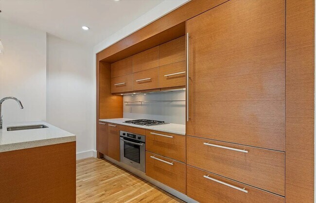 Building Photo - Modern Comfort in Every Corner