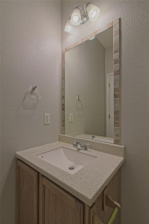 Building Photo - 1102 E 3rd St