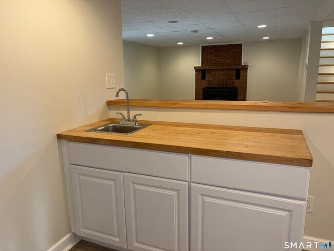 Building Photo - 30 Apter Dr