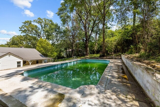 Building Photo - Beautifully Renovated 3 Bedroom 2.5 Bath H...