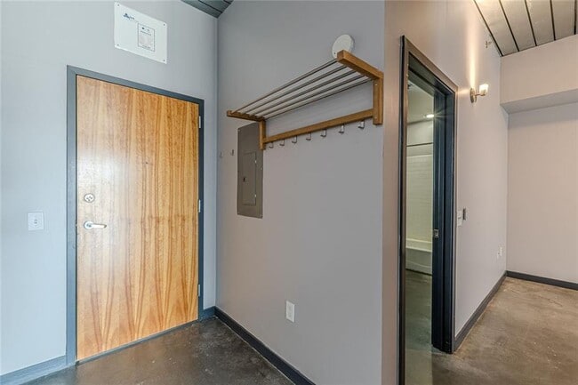 Building Photo - 620 Glen Iris Dr NE