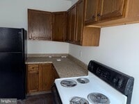 Building Photo - 645 E High St