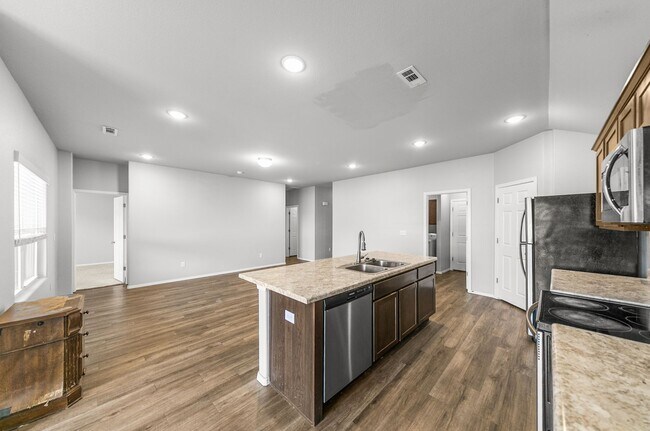 Building Photo - 4 Bedroom 2 Bath in Morningside Estates