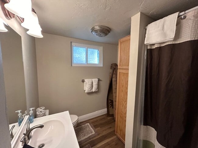 Building Photo - 612 Booth Way