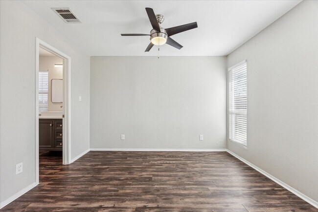 Building Photo - 8805 Piney Point Dr