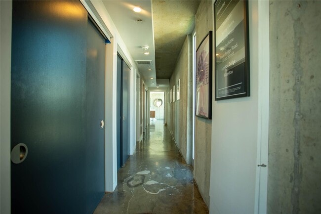 Building Photo - 2139 Pacific Blvd