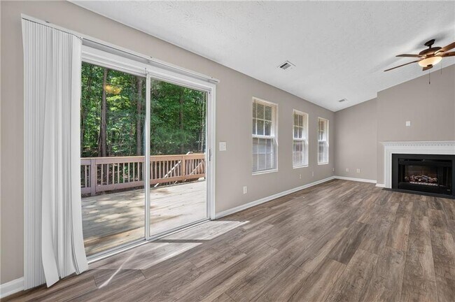 Building Photo - 437 Waterbury Way