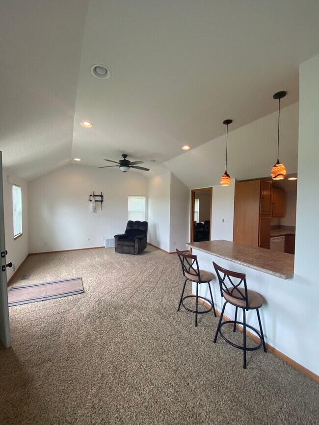 Building Photo - 4975 NW 6th Dr