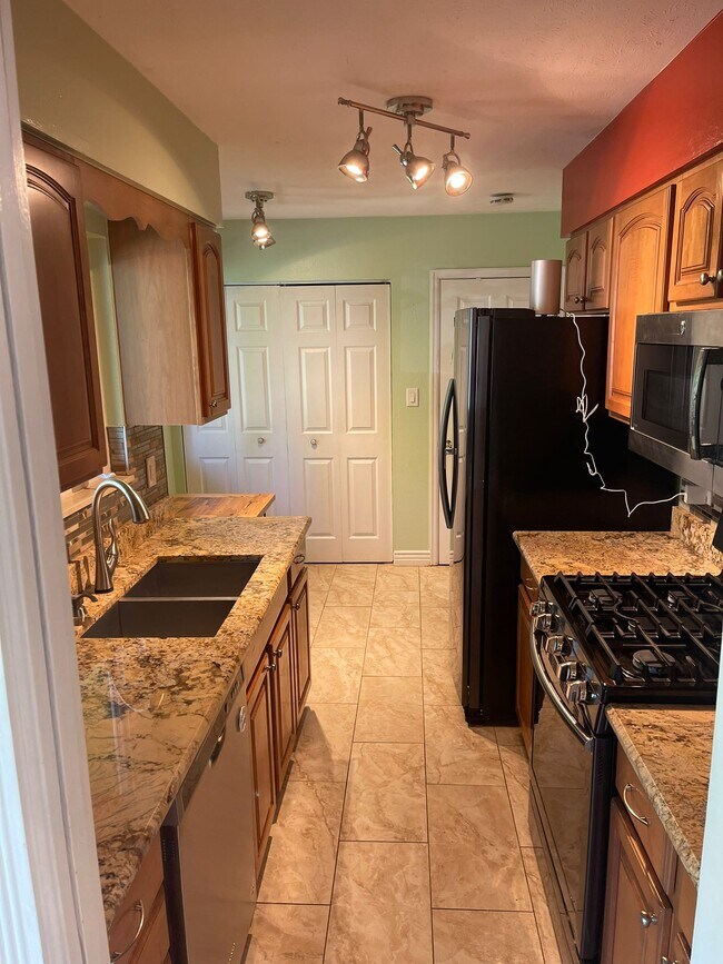 Building Photo - 7480 Mount Meeker Rd