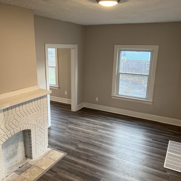 Building Photo - 931 Peerless Ave