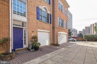 Building Photo - 1122 N Vernon St