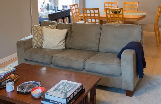 Building Photo - Single family, 3 bedroom, 1.5 bath home ju...