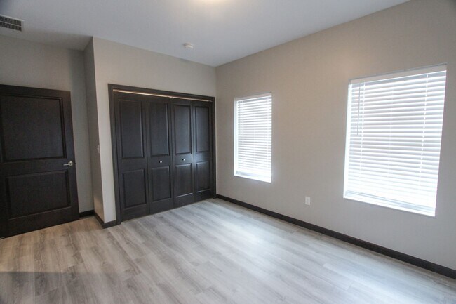 Building Photo - New! Beautiful 2 Bed, 2 Bath Apartment in ...