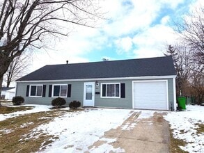 Building Photo - 3 Bed- 2 Full Bath Ranch for Rent | Newly ...