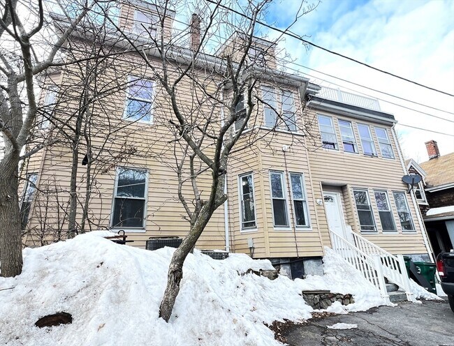 Building Photo - 31 Ridgeway St