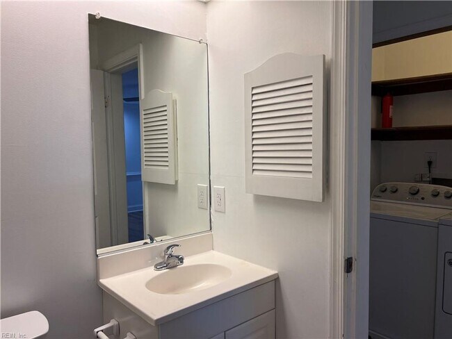 Building Photo - 947 Wildwood Square Ct