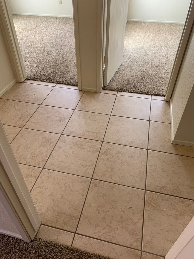 Building Photo - MON390