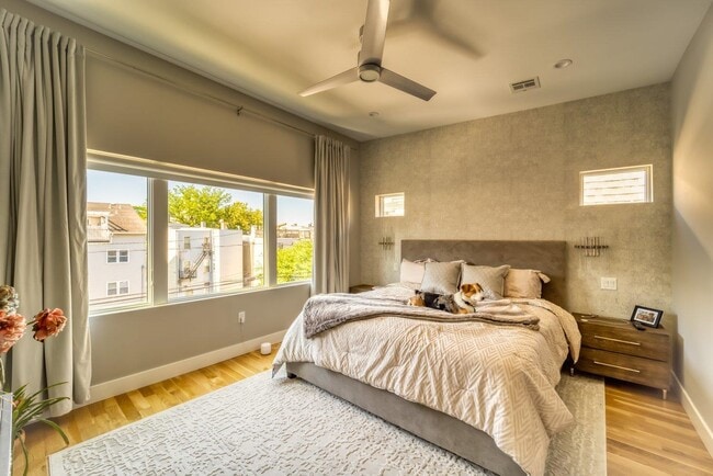 Building Photo - 303 4th St