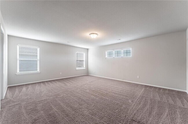 Building Photo - 6601 SW Chestnut Hill Rd