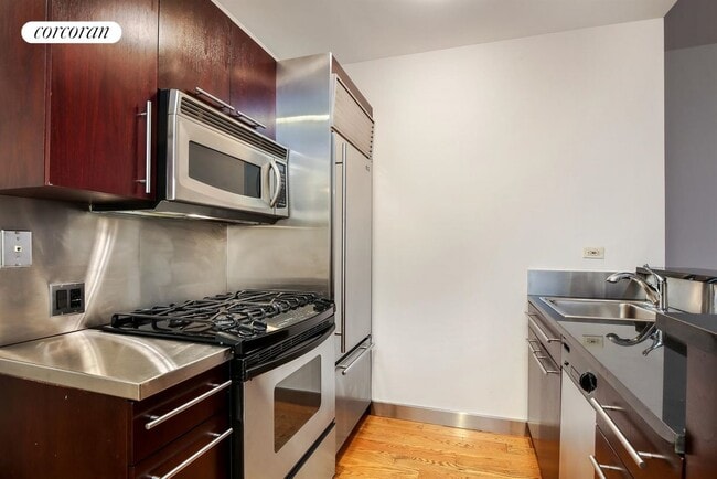 Building Photo - 150 Nassau St