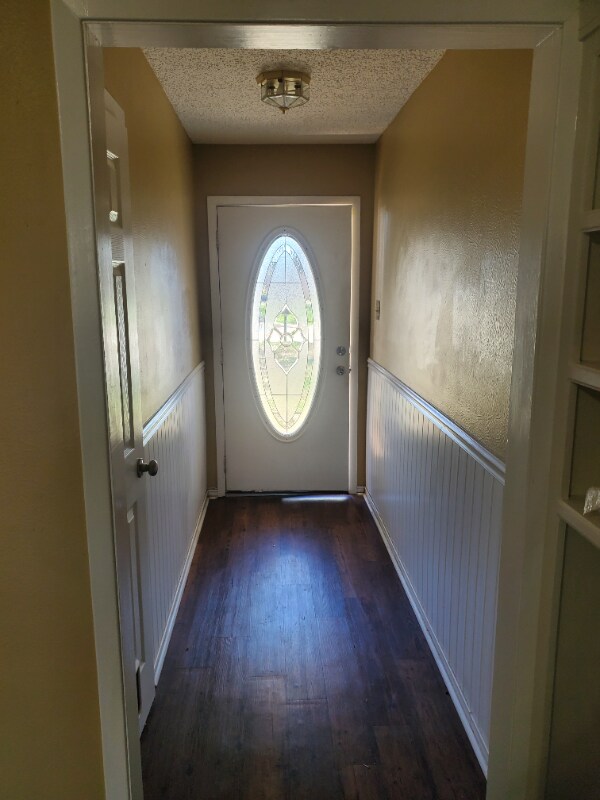 Building Photo - 410 Birchwood Dr