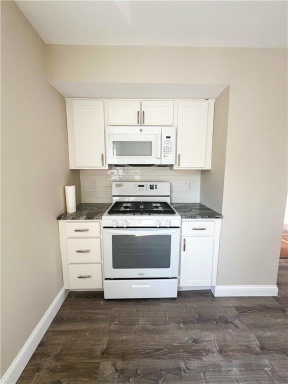 Building Photo - 37 Old Oak Ave