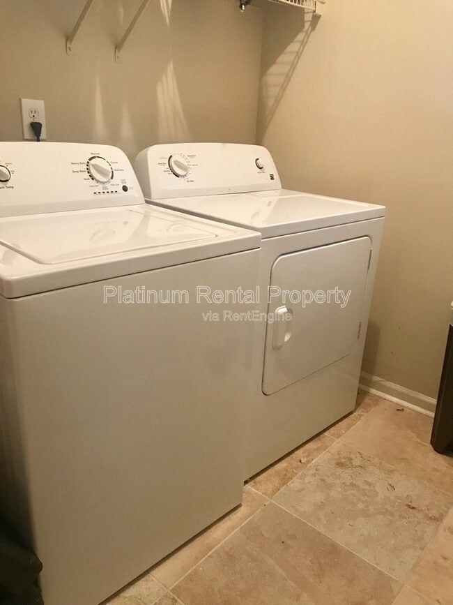 Building Photo - 1740 Spring Hill Cove