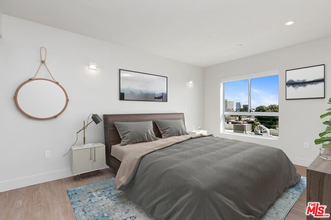 Building Photo - 11837 Mayfield Ave