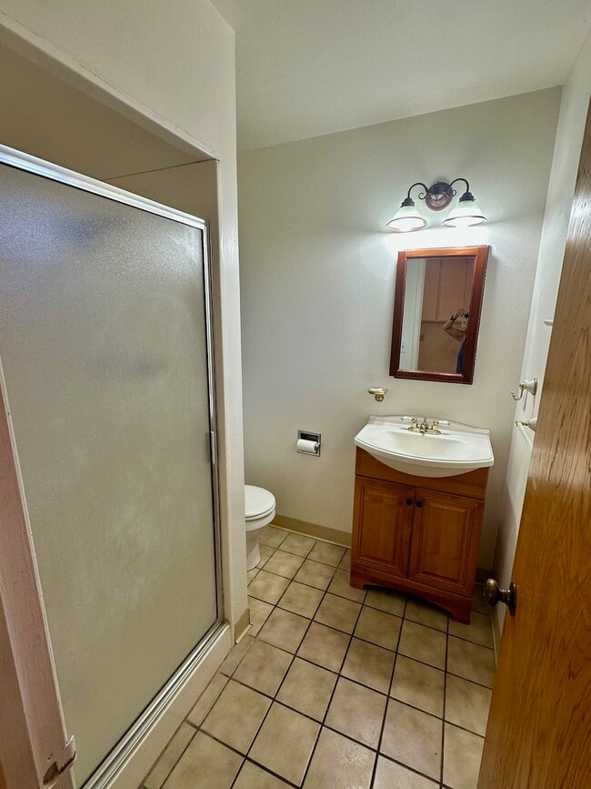 Building Photo - 46 Valley View Rd