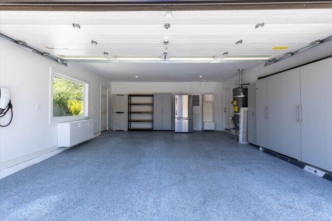 Building Photo - 1210 Larnel Pl