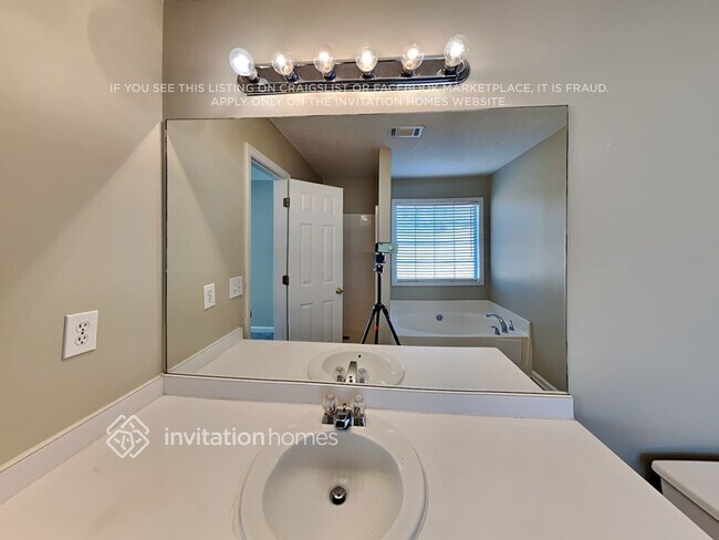 Building Photo - 1606 Madison Dr