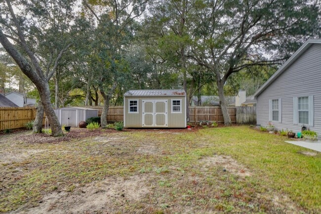 Building Photo - Updated 3 Bedroom in Central Location!