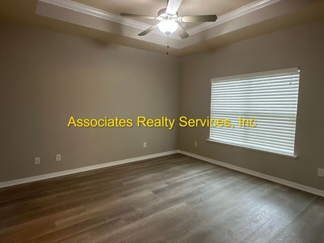 Building Photo - Sublease!   Lovely End Unit in Villas of West End LOOK!