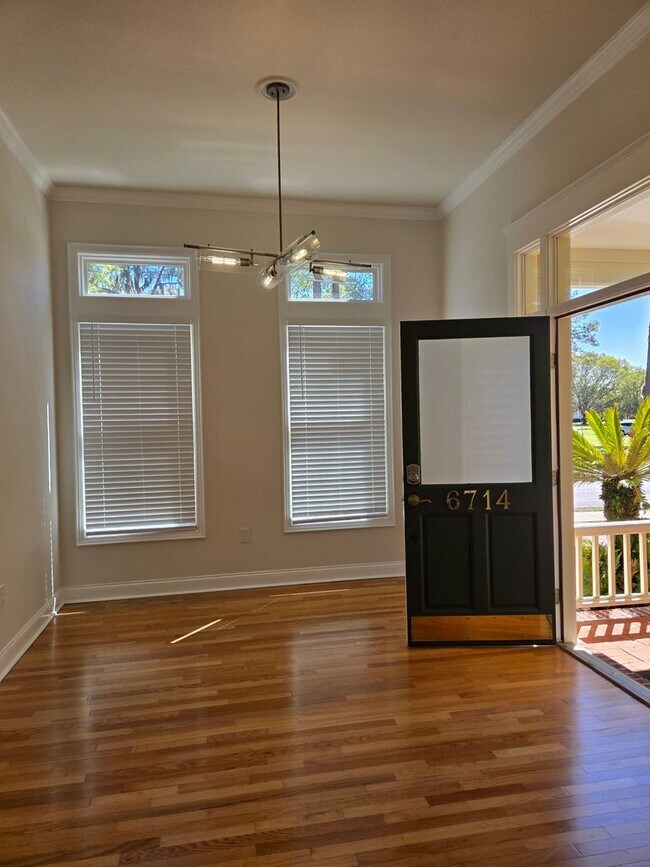 Building Photo - 3-bedroom, 2-bathroom cottage-style villa in Savanna Pointe