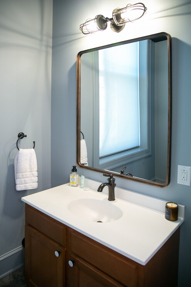 1/2 Bath - 121 E Water St