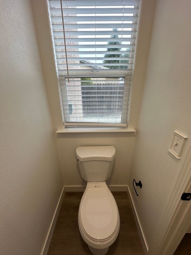 Building Photo - SE Visalia home coming soon!!