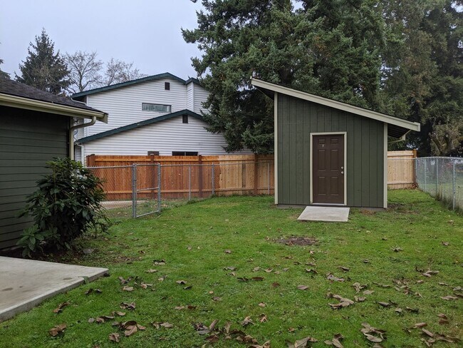 Building Photo - 1722 C Pl SE