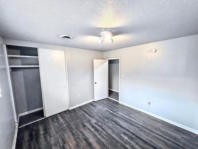 Building Photo - 3018 Meadow Forest Dr