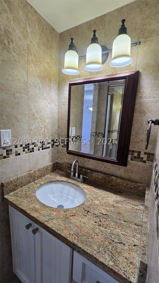 Building Photo - 2899 Collins Ave