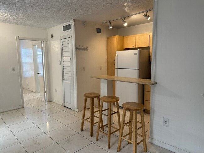 Building Photo - 1525 NW 19th Ter