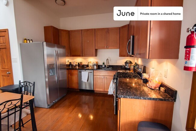 Building Photo - Room in Shared 3 bed/3.5 bath home